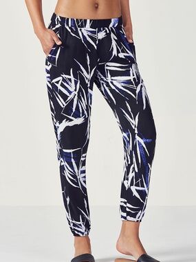 EUC Fabletics Womens Emily Jogger Pants Bamboo Palm Leaf Print Blue White Size M